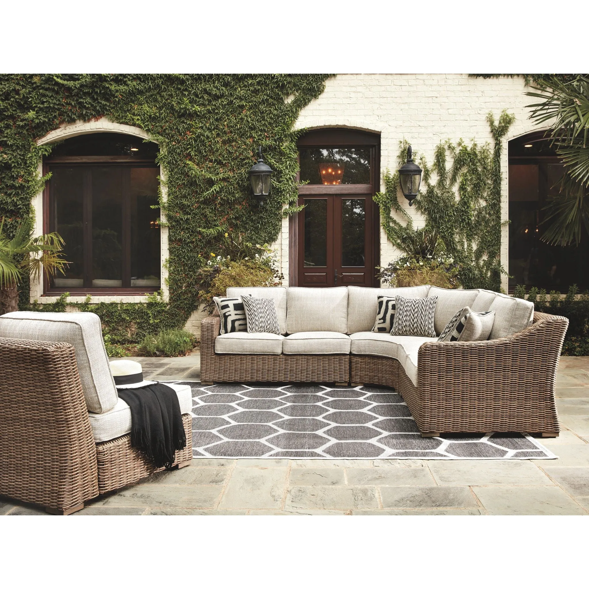 Beachcroft 5 Piece Outdoor Sectional