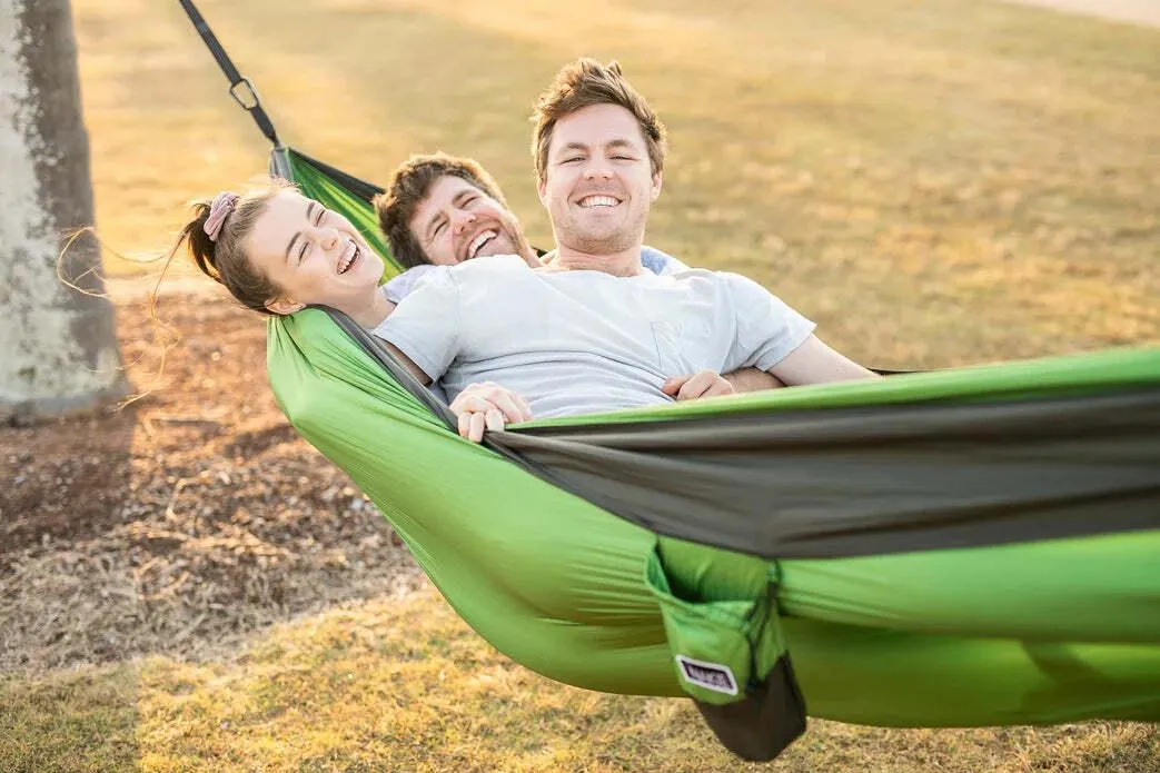 NAKIE FOREST GREEN - RECYCLED HAMMOCK WITH STRAPS